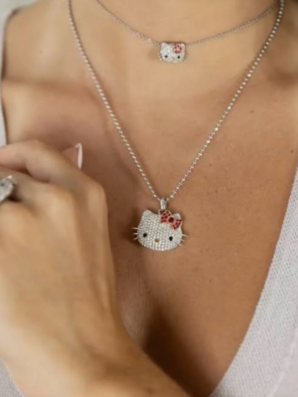 Kimora lee Simmons hello kitty diamond 18k pendant